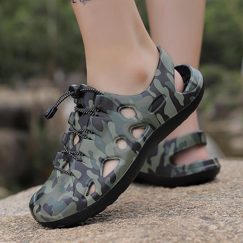 Local Stock Sandal Lelaki 2025 dengan Cetakan Corak, Selipar Keselamatan Luar Bertapak Lembut Bernafas